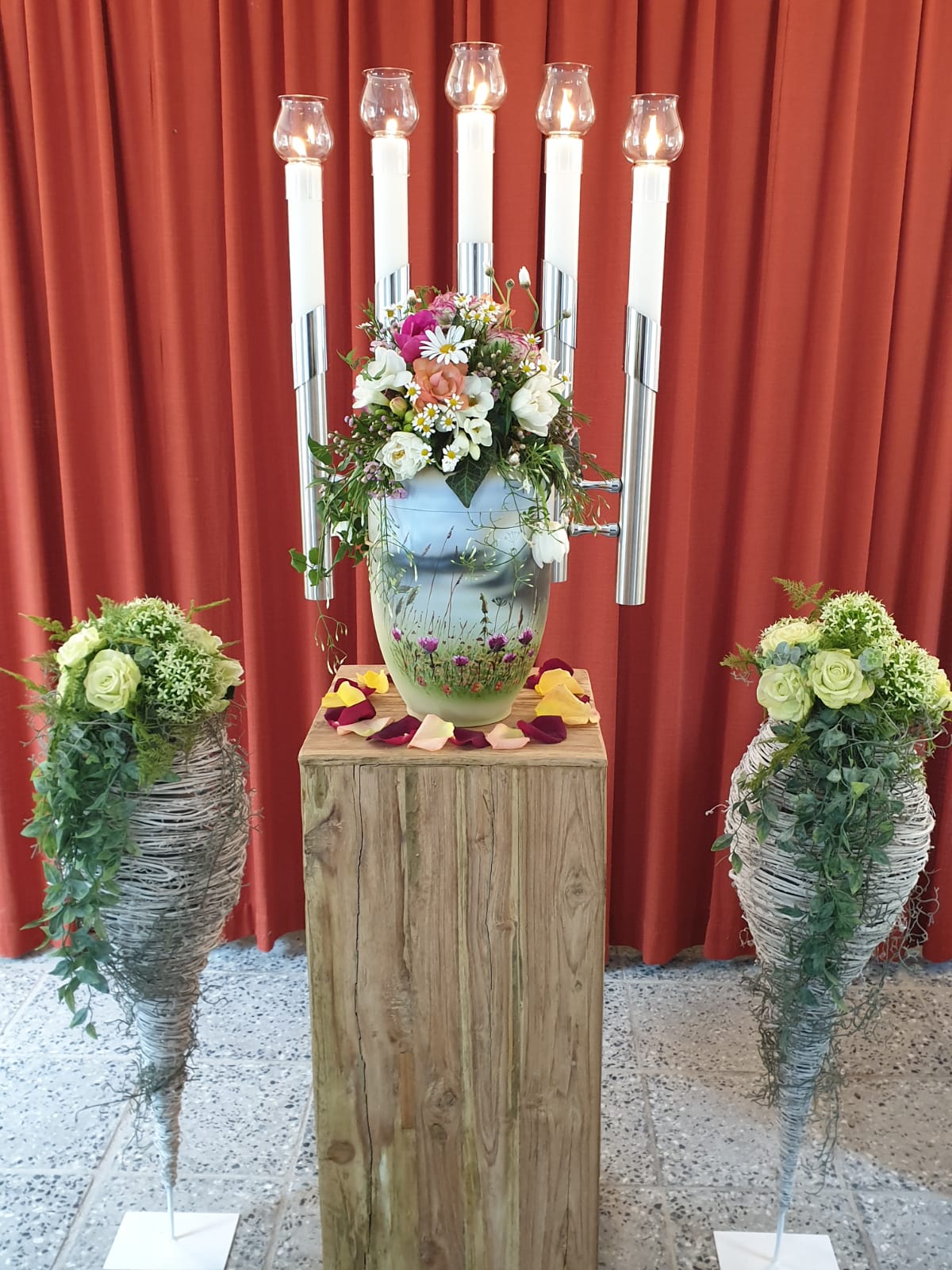 Bild von einer Urne bei einer Bestattung